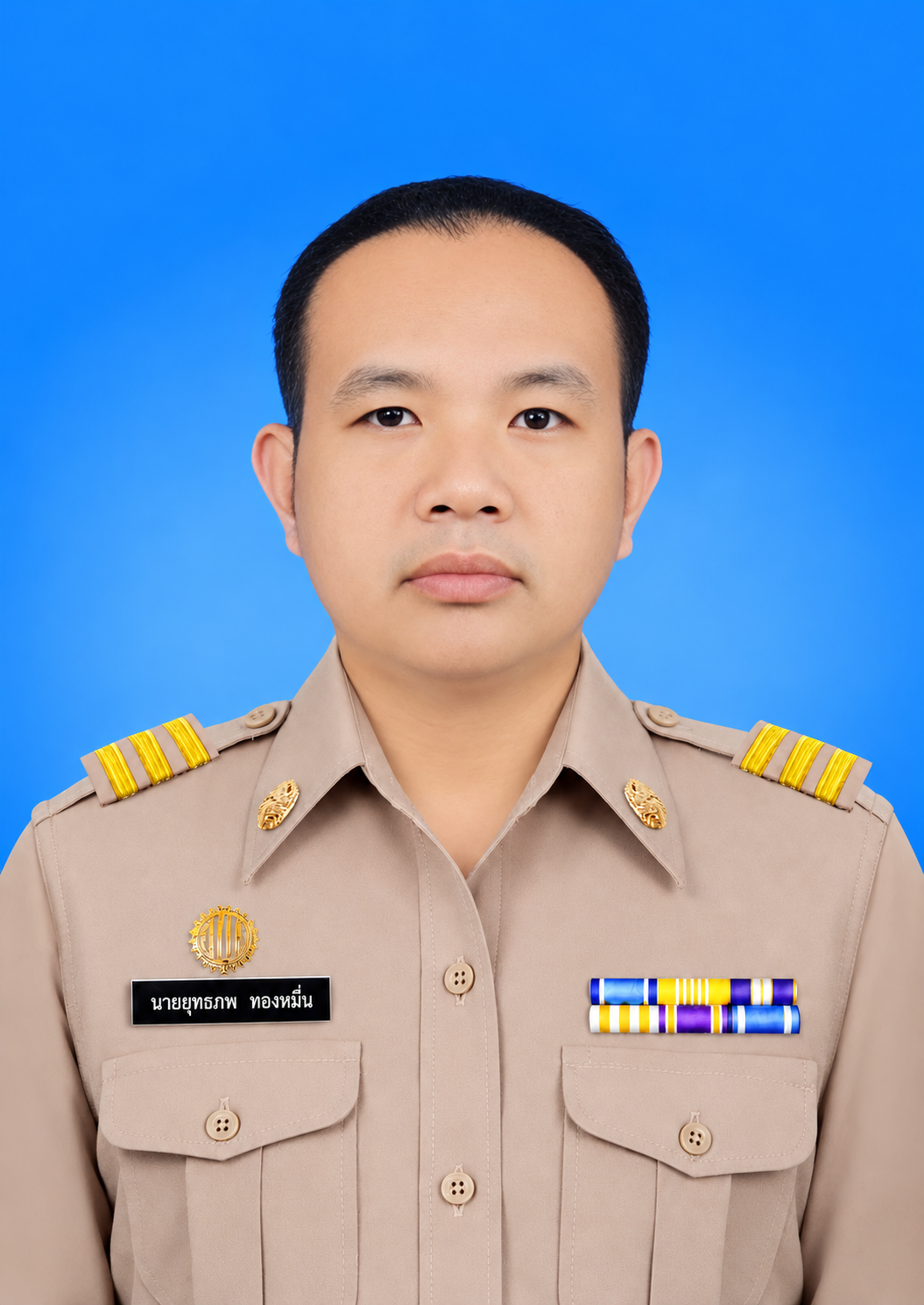 นายยุทธภพ ทองหมื่น